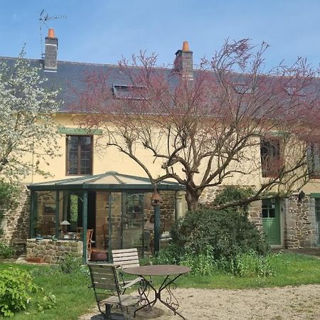 Bed and Breakfast Les Berges De La Planchette Yvignac-la-Tour Exterior foto