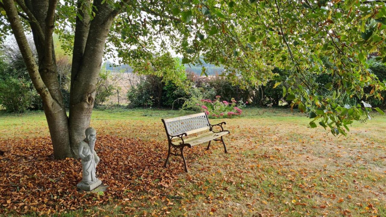 Bed and Breakfast Les Berges De La Planchette Yvignac-la-Tour Exterior foto