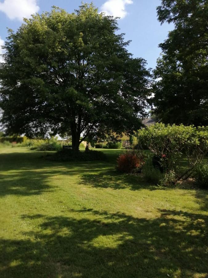 Bed and Breakfast Les Berges De La Planchette Yvignac-la-Tour Exterior foto