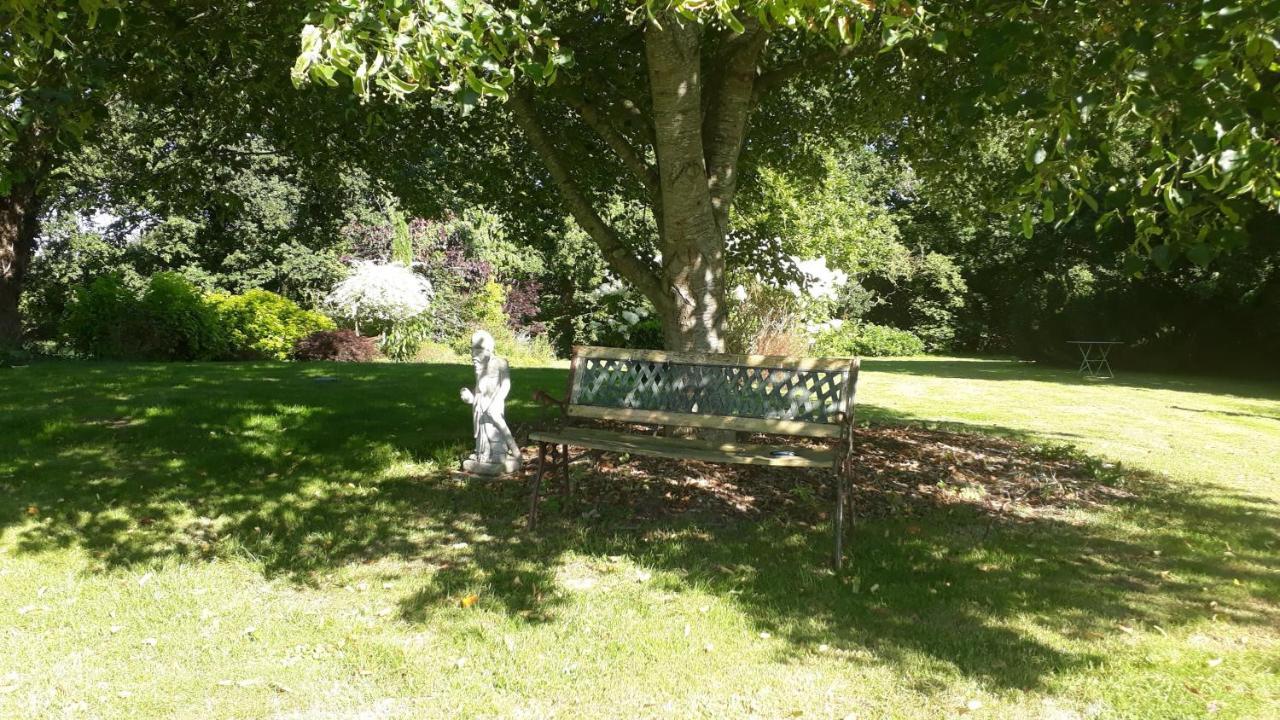 Bed and Breakfast Les Berges De La Planchette Yvignac-la-Tour Exterior foto