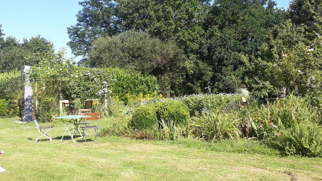 Bed and Breakfast Les Berges De La Planchette Yvignac-la-Tour Exterior foto