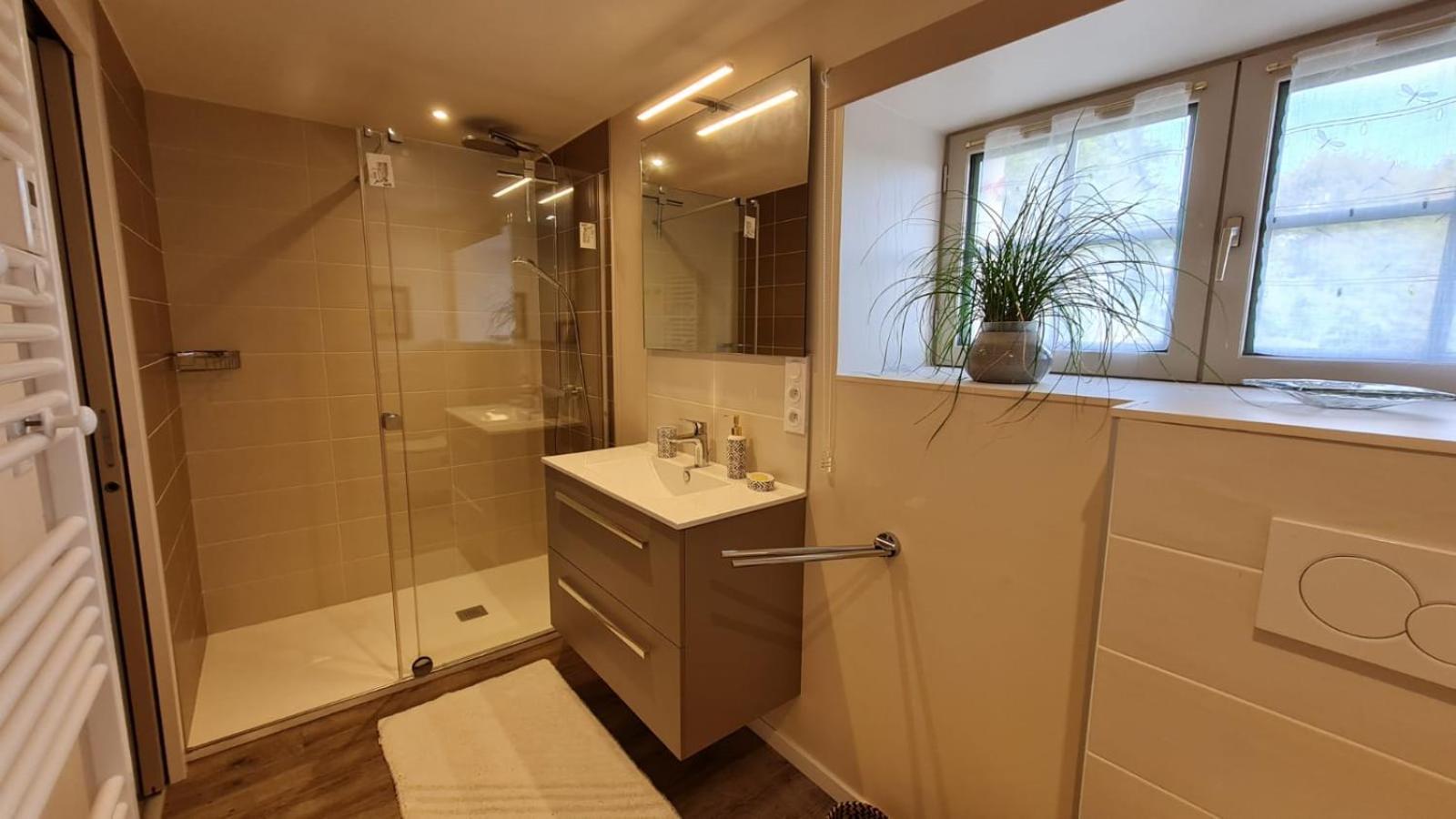 Bed and Breakfast Les Berges De La Planchette Yvignac-la-Tour Zimmer foto